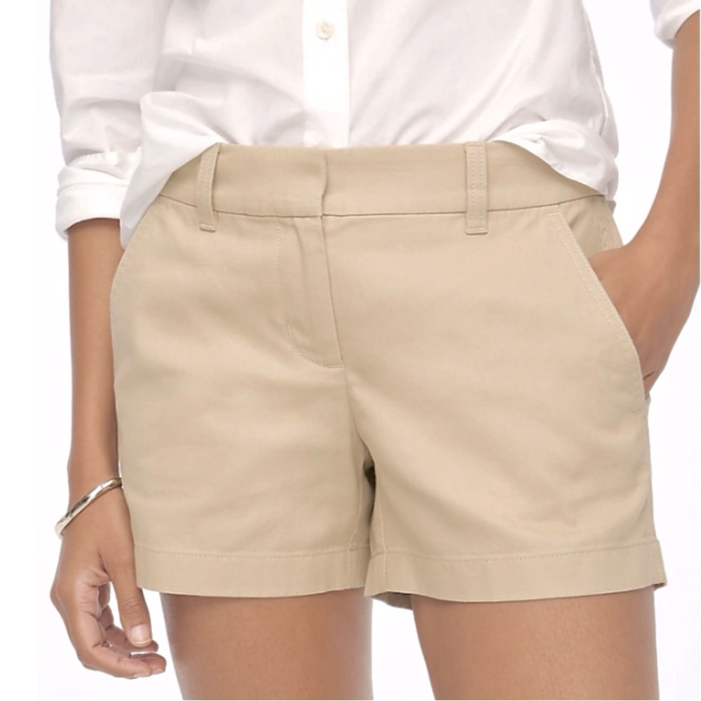 Izod Golf Athletic Pro Shorts w/Deep Pockets in Classic Chino Style. Khaki Tan.